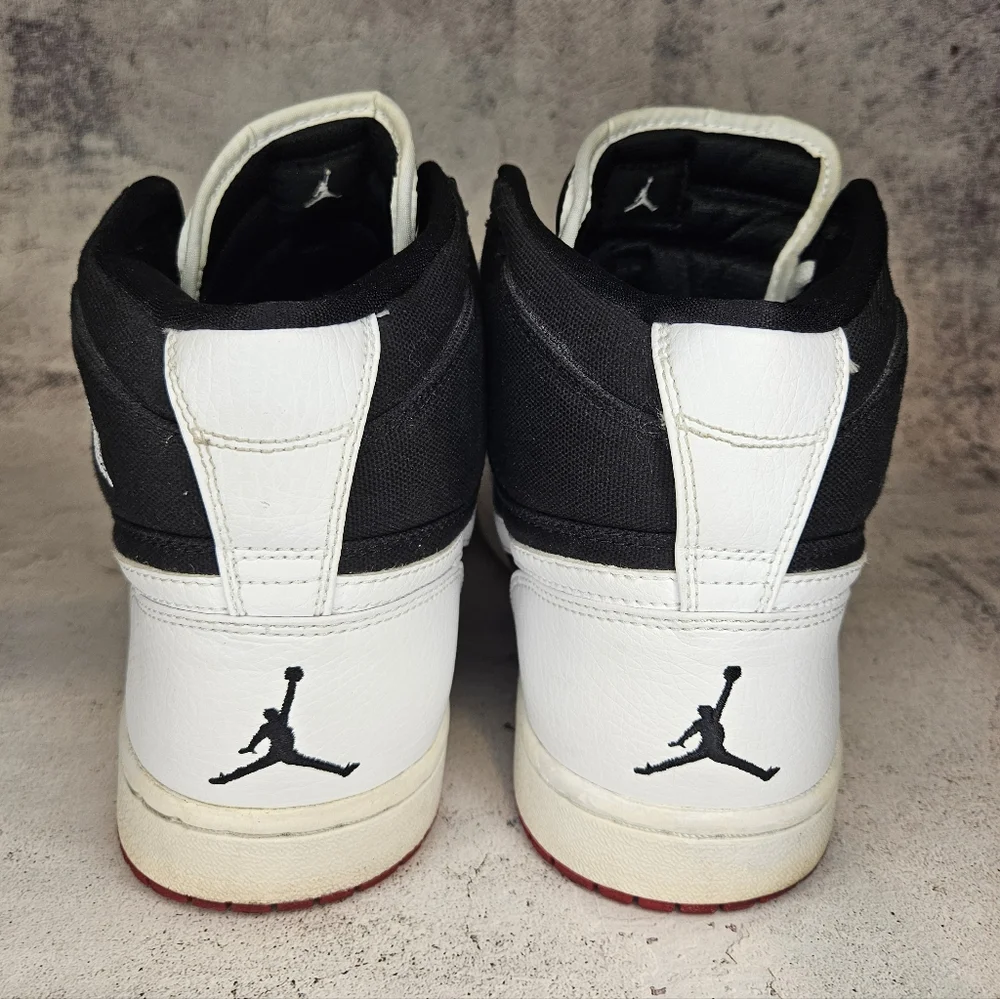 2008 Nike Air Jordan 1 High / Mens SIZE 10.5 / Colorway - Black, White, & Red - Picture 5 of 13
